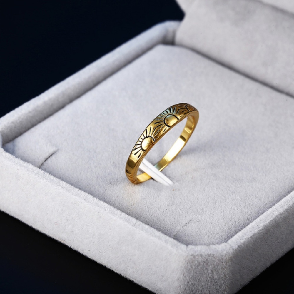 Dainty Gold Sun Etched Slim Signet Ring NEW! 6-9 - Picture 3 of 5
